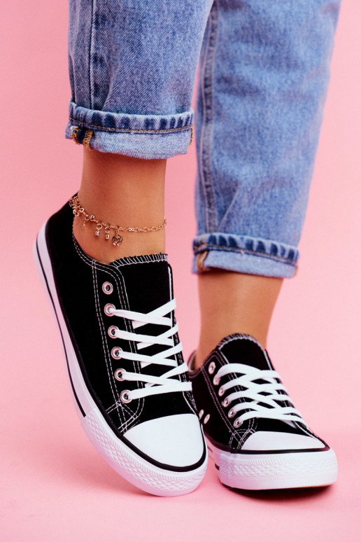 Chaussures décontractées modèle classique de couleur noire avec semelles blanches