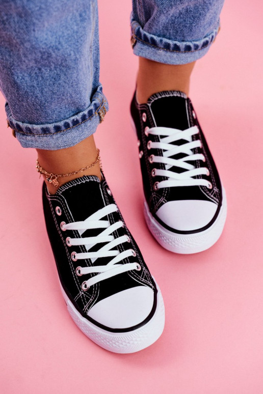 Chaussures décontractées modèle classique de couleur noire avec semelles blanches