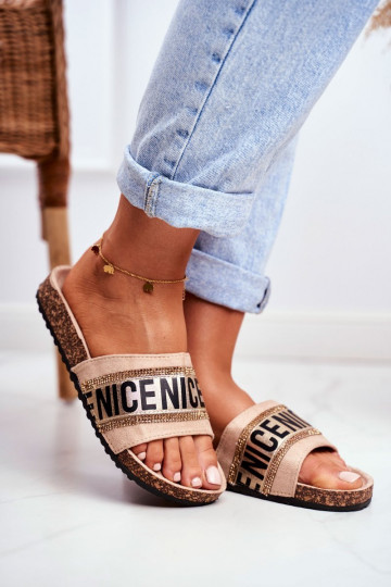 Hausschuhe mit glitzernden Ösen in der Farbe Beige Be Nice