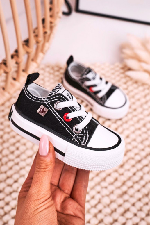 Klassische Kinder-Sneakers mit flacher Sohle BIG STAR HH374194 in schwarzer Farbe Klassische Kinder-Sneakers mit flacher Sohle BIG STAR HH374194 in schwarzer Farbe