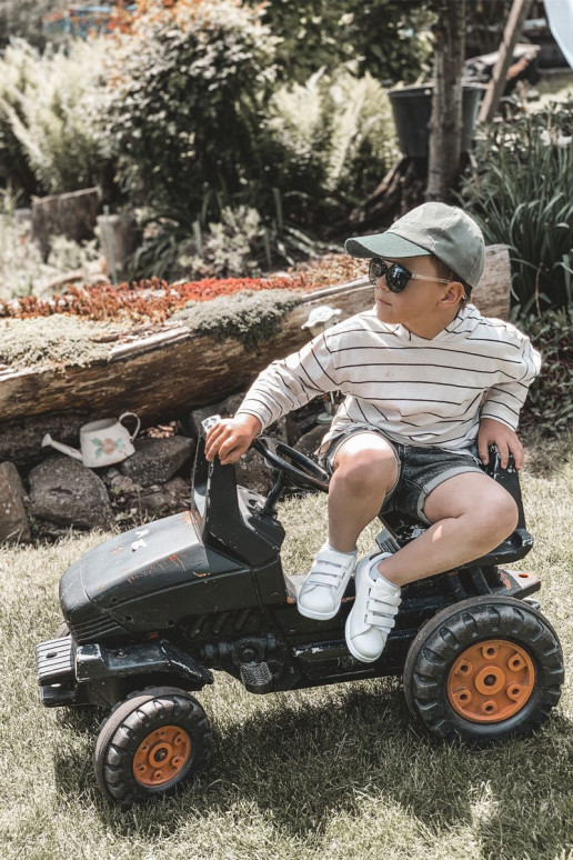 Kinder-Sneaker mit Klebeverschlüssen in der Farbe Weiß-Schwarz California Kinder-Sneaker mit Klebeverschlüssen in der Farbe Weiß-Schwarz California