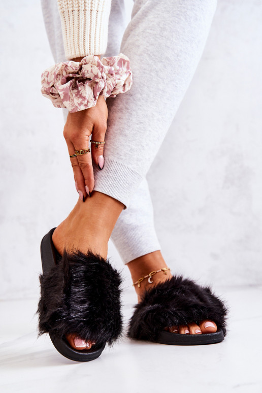 Chaussons avec fourrure de couleur noire Pollie