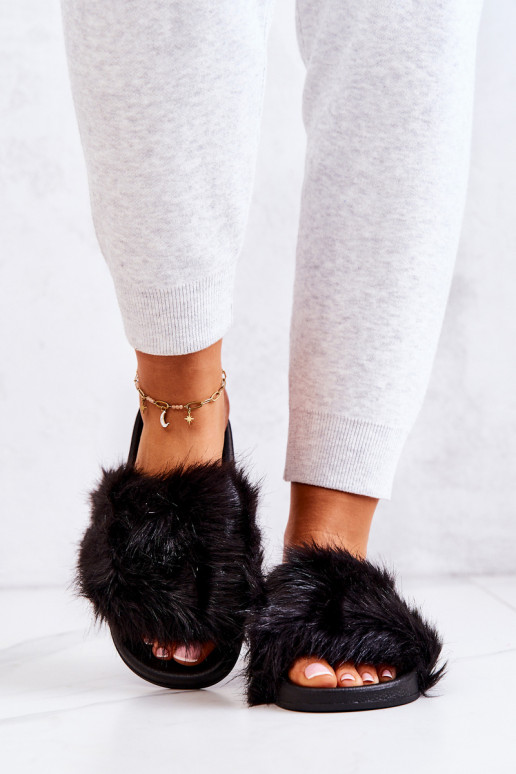 Chaussons avec fourrure de couleur noire Pollie