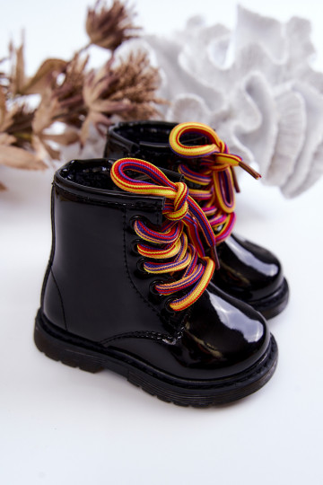Kinderstiefel mit Lackeffekt und Reißverschlüssen in Schwarz von Tibbie 2