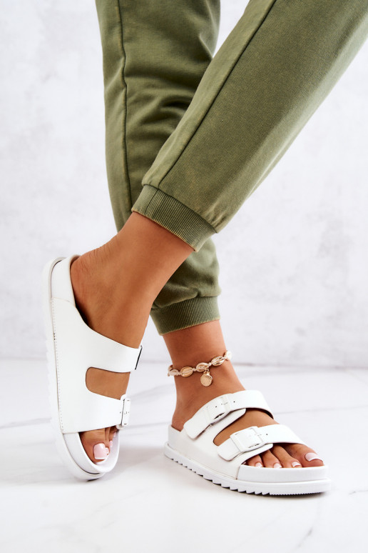 Pantoufles en caoutchouc Corina avec boucles de couleur blanche Pantoufles en caoutchouc Corina avec boucles de couleur blanche