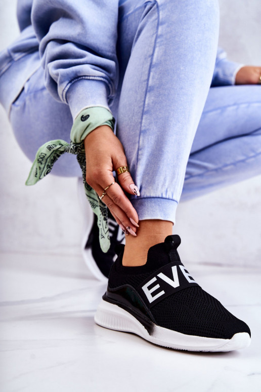 Loran sportschoenen van een opvallend model in de kleur zwart