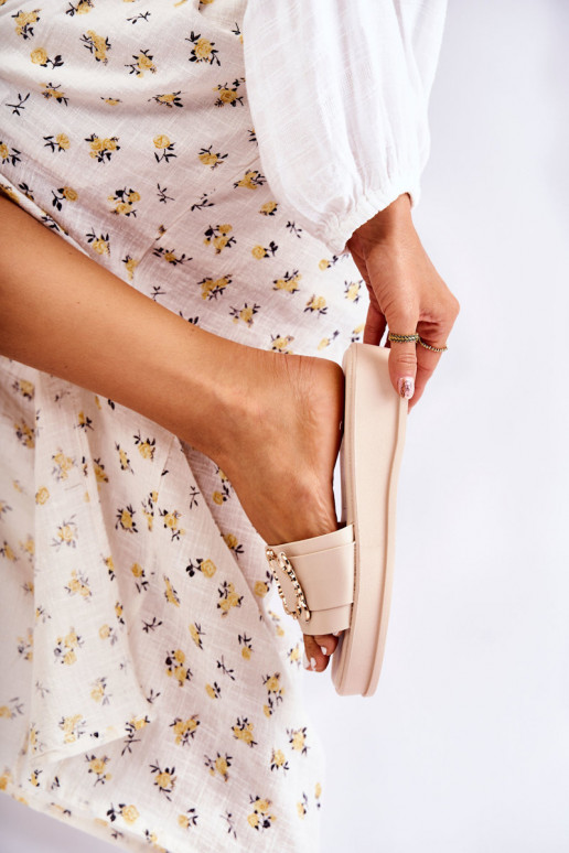 Modieuze leren pantoffels beige kleur Adaline Modieuze leren pantoffels beige kleur Adaline