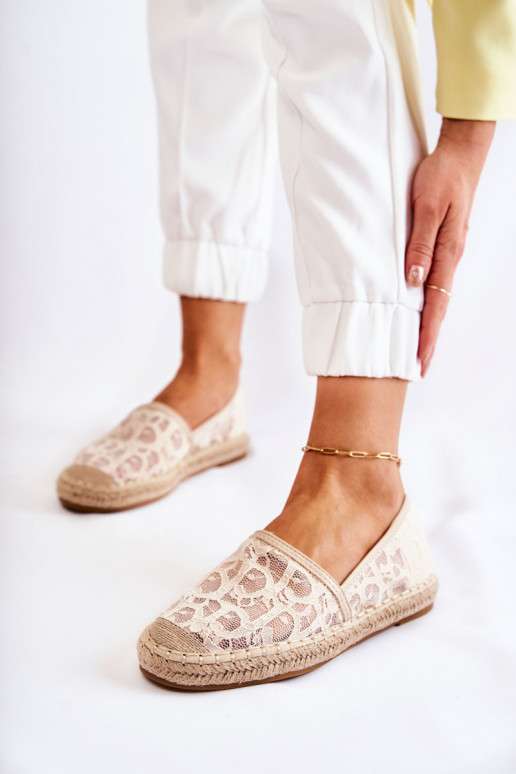 Klassiek model espadrilles met opengewerkte elementen beige Catris Klassiek model espadrilles met opengewerkte elementen beige Catris
