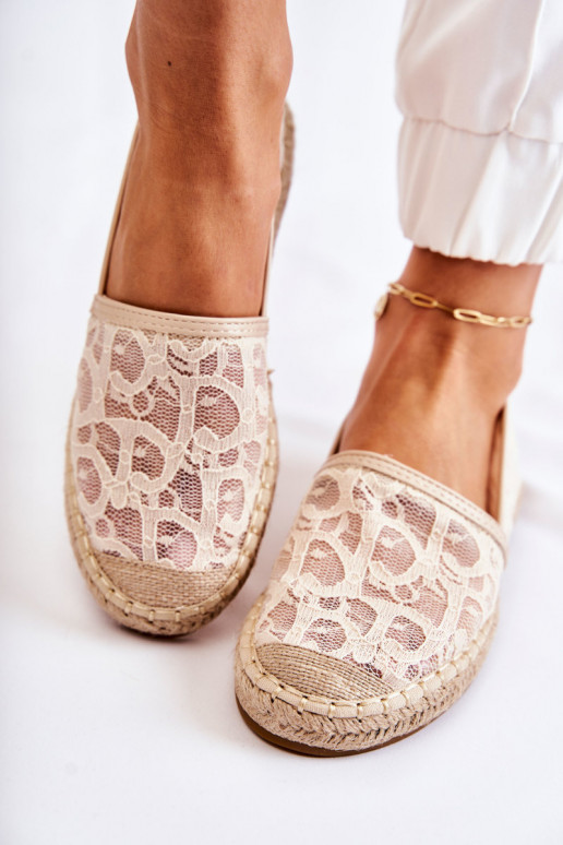 Klassische Espadrilles-Modelle mit durchbrochenen Elementen in Beige von Catris
