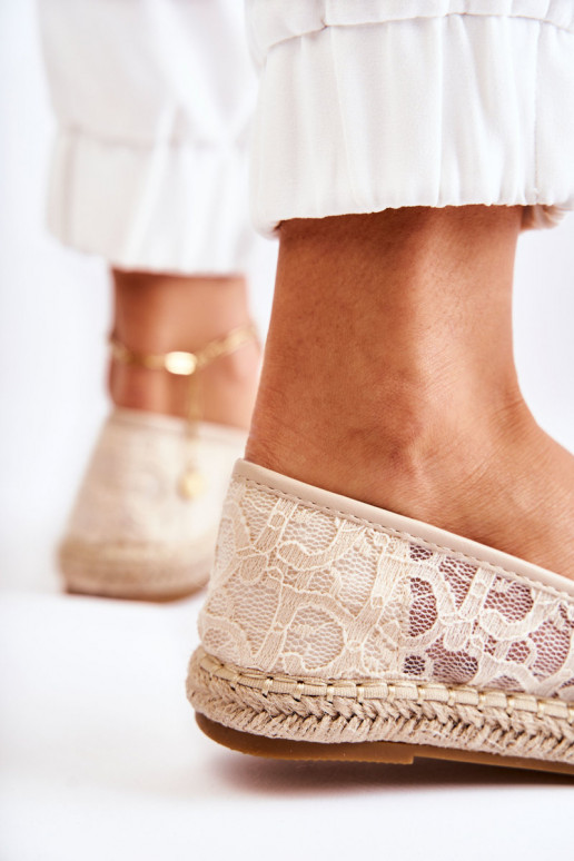 Klassiek model espadrilles met opengewerkte elementen beige Catris Klassiek model espadrilles met opengewerkte elementen beige Catris