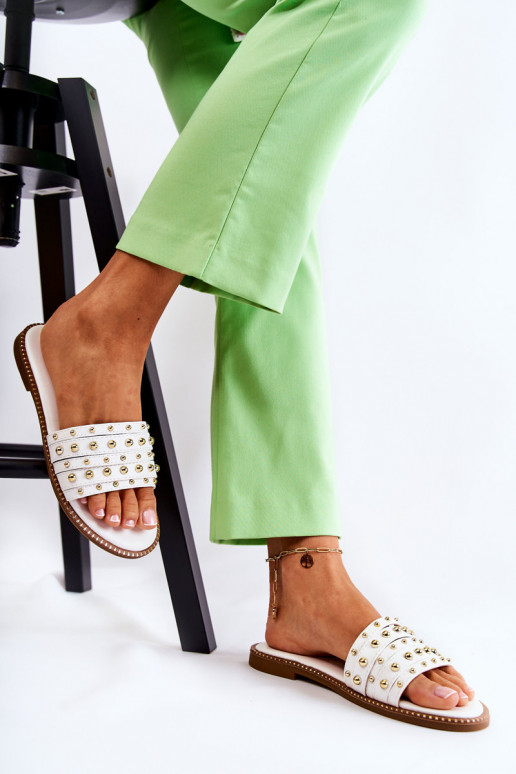 Leren pantoffels met ornamenten in witte kleur Brien Leren pantoffels met ornamenten in witte kleur Brien