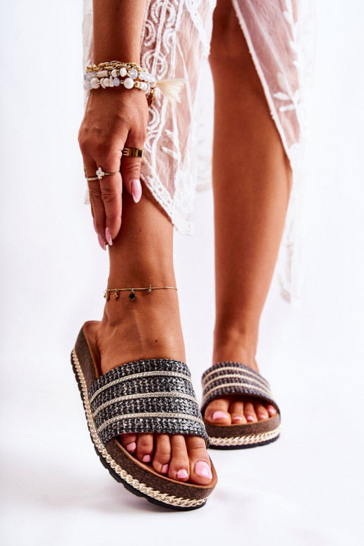 Chaussons modèle classique avec chaînes de couleur noire Maddy Chaussons modèle classique avec chaînes de couleur noire Maddy