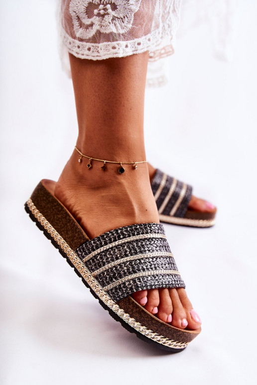 Klassiek model Slippers met kettingen in de zwarte kleur Maddy Klassiek model Slippers met kettingen in de zwarte kleur Maddy