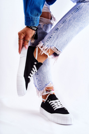 Damesplatformschoenen in zwart. Wordt geleverd