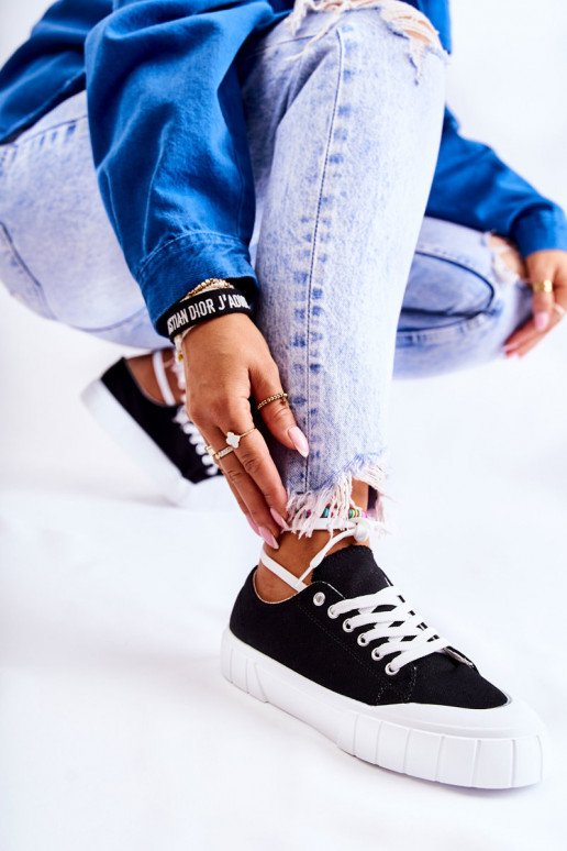 Damesplatformschoenen in zwart. Wordt geleverd