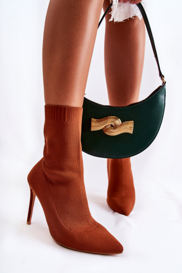 Bottines à semelle type chaussette à talons fins de couleur marron Luisell