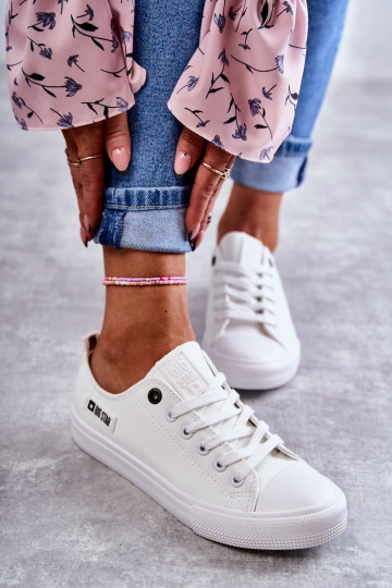 Sneakers mit flachen Sohlen Big Star KK274010 weiße Farbe