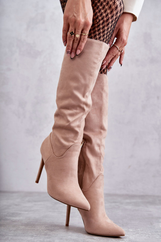 Ameya klassiek model suède lange laarzen met dunne hak in beige Ameya klassiek model suède lange laarzen met dunne hak in beige