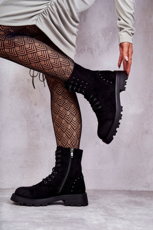 Hergestellt aus Wildlederstiefeln mit Nieten in der Farbe Schwarz von Palmira Hergestellt aus Wildlederstiefeln mit Nieten in der Farbe Schwarz von Palmira