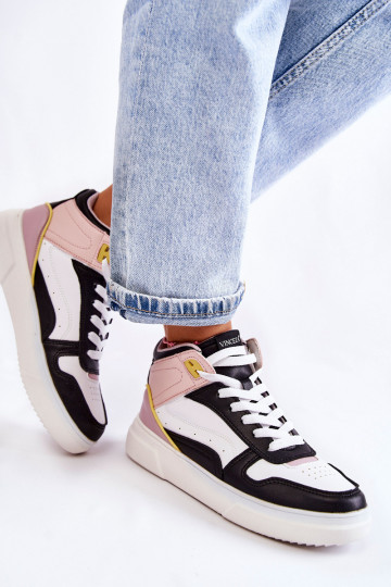 Sportschuhe in verschiedenen Farben in Silje