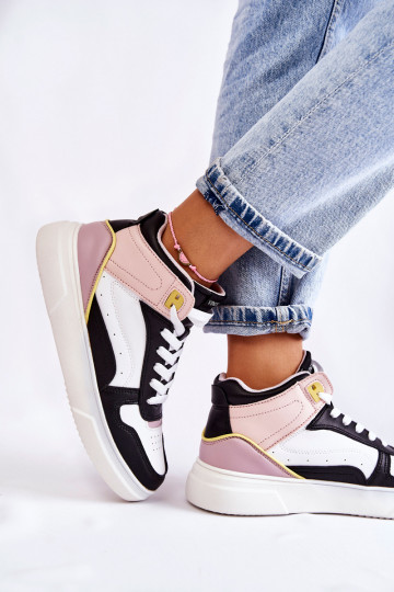 Sportschuhe in verschiedenen Farben in Silje 2