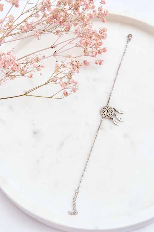 Das Armband ist aus Silber Das Armband ist aus Silber