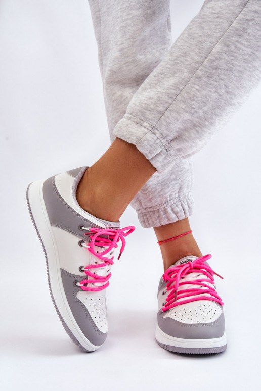Chaussures de sport modèle classique à lacets Couleur blanc-gris Jella Chaussures de sport modèle classique à lacets Couleur blanc-gris Jella