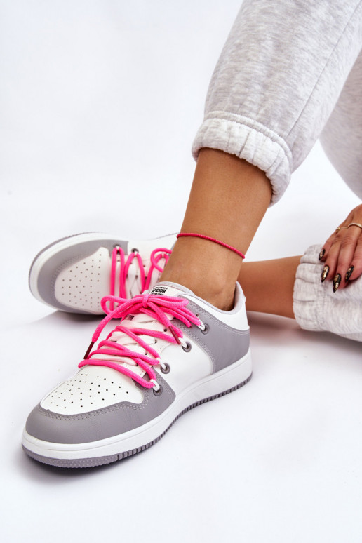Chaussures de sport modèle classique à lacets Couleur blanc-gris Jella Chaussures de sport modèle classique à lacets Couleur blanc-gris Jella