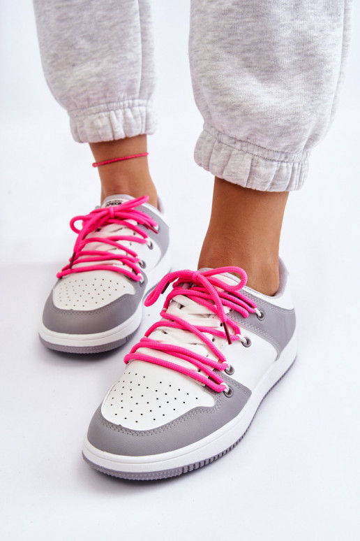 Chaussures de sport modèle classique à lacets Couleur blanc-gris Jella Chaussures de sport modèle classique à lacets Couleur blanc-gris Jella