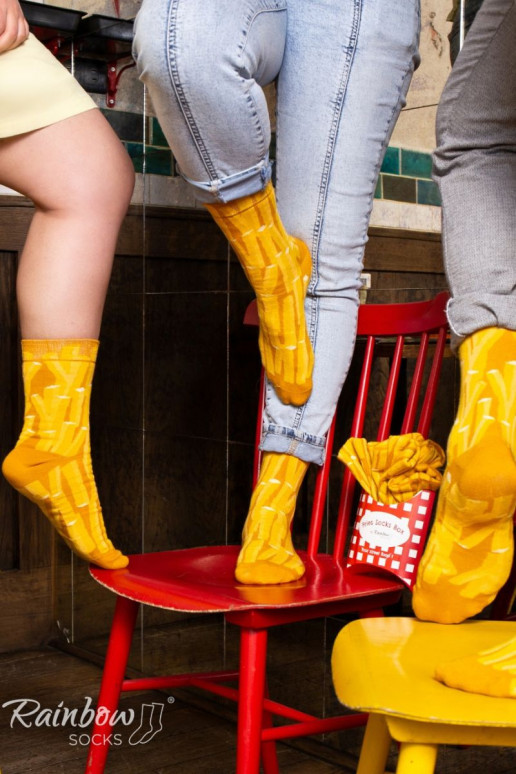2 paires de chaussettes colorées dans une boîte 2 paires de chaussettes colorées dans une boîte