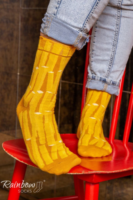 2 paires de chaussettes colorées dans une boîte 2 paires de chaussettes colorées dans une boîte