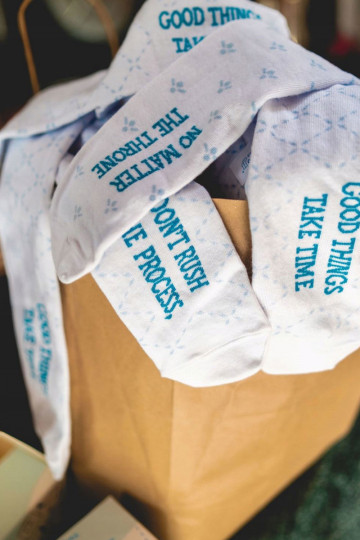 2 paires de chaussettes colorées dans une boîte 2