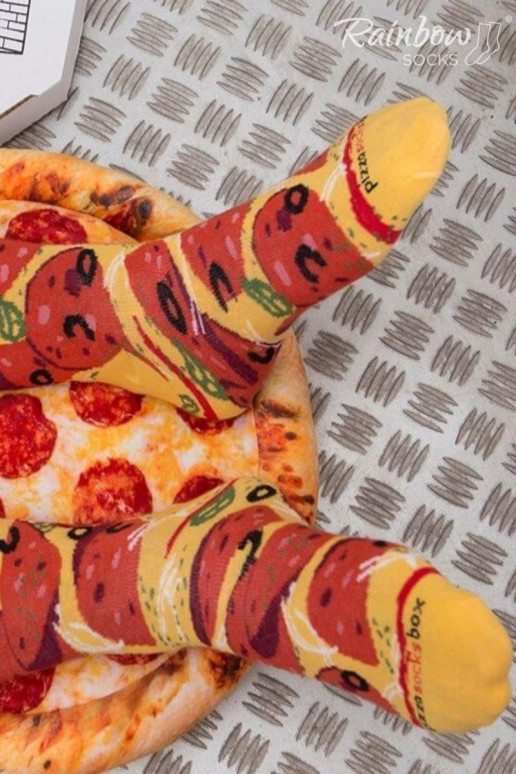 Chaussettes colorées dans une boîte Pizza 4 paires Chaussettes colorées dans une boîte Pizza 4 paires
