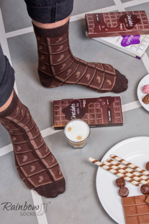 paire de chaussettes colorées dans une boîte paire de chaussettes colorées dans une boîte