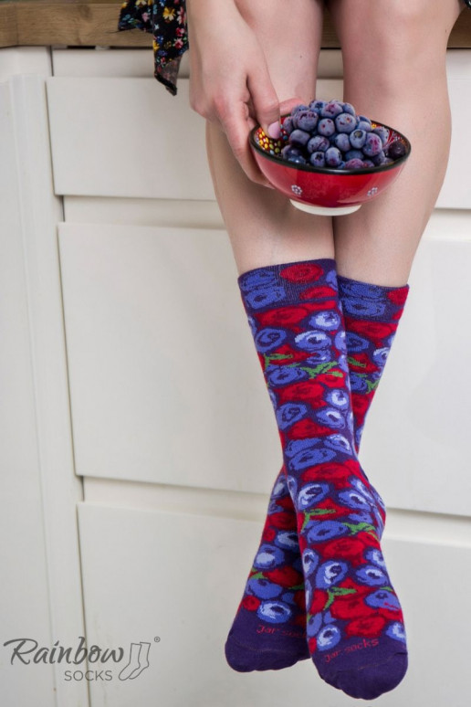 2 Paar farbige Socken in einer Box