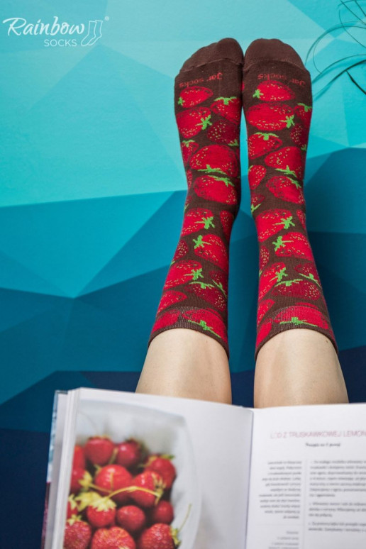 2 paires de chaussettes colorées dans une boîte 2 paires de chaussettes colorées dans une boîte