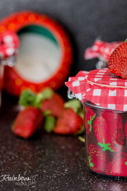 2 paires de chaussettes colorées dans une boîte 2 paires de chaussettes colorées dans une boîte