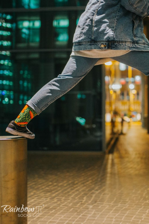 2 paires de chaussettes colorées dans une boîte 2 paires de chaussettes colorées dans une boîte