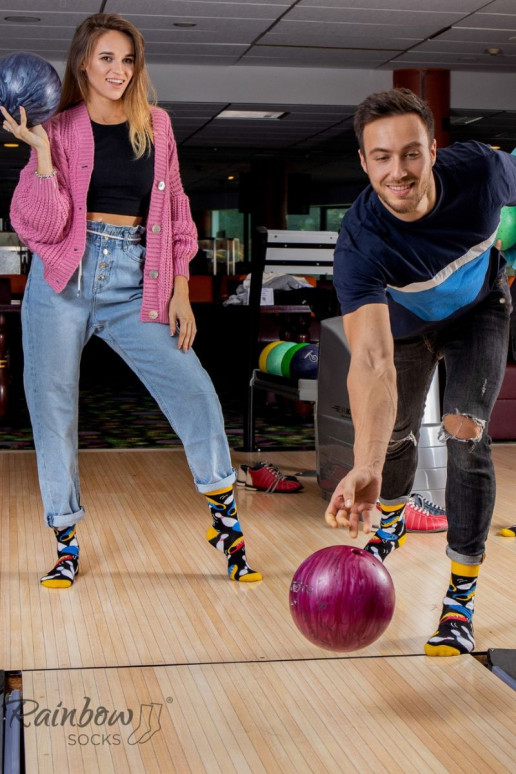 3 Paar farbige Socken in einer Box