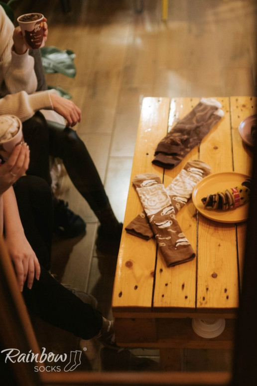 1 Paar farbige Socken in der Farbe Cappuccino in einer Box