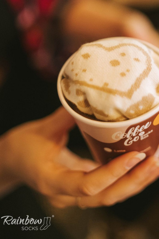 1 paire de chaussettes colorées couleur cappuccino dans une boîte 1 paire de chaussettes colorées couleur cappuccino dans une boîte