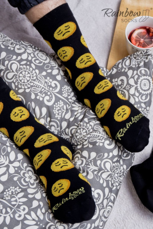 3 paires de chaussettes colorées dans une boîte 3 paires de chaussettes colorées dans une boîte