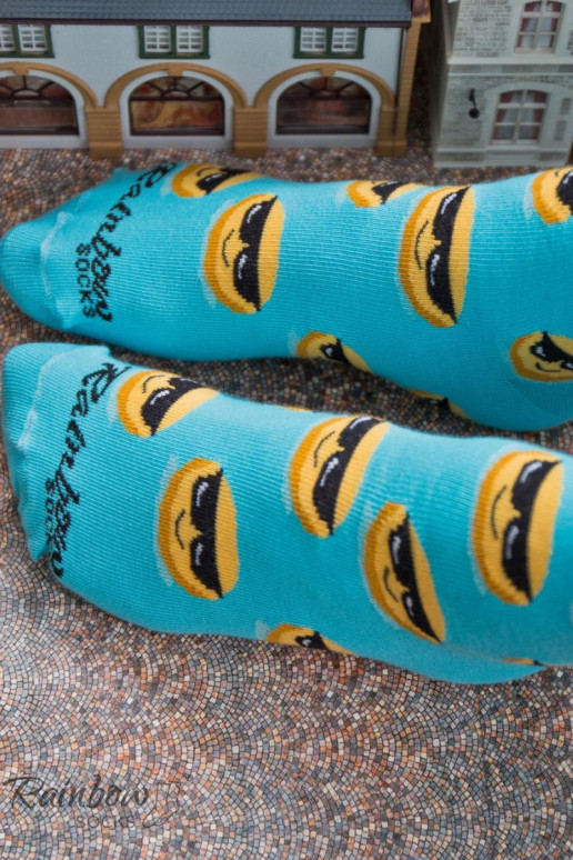 3 paar gekleurde sokken in een doos 3 paar gekleurde sokken in een doos