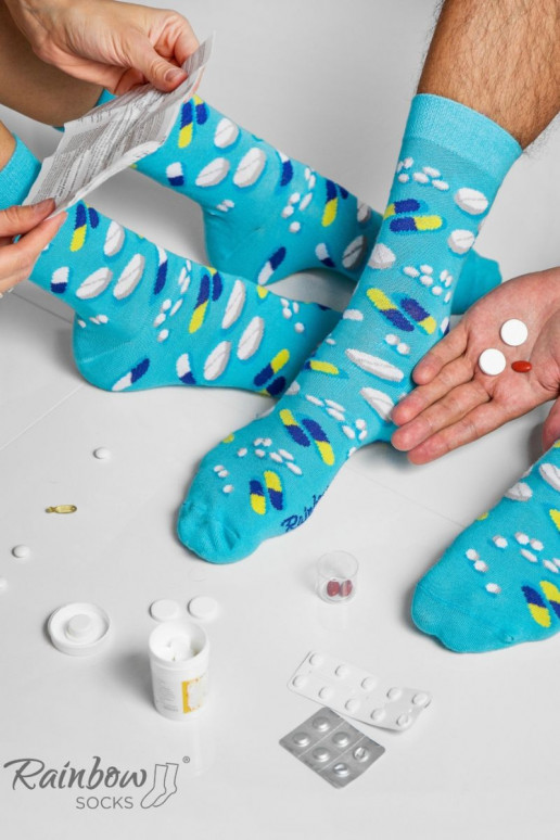 3 paires de chaussettes colorées dans une boîte