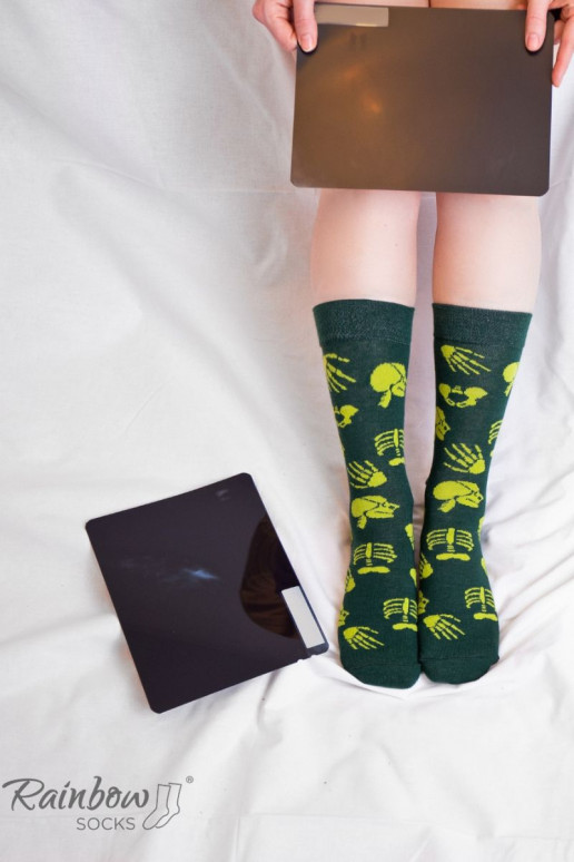 3 paires de chaussettes colorées dans une boîte