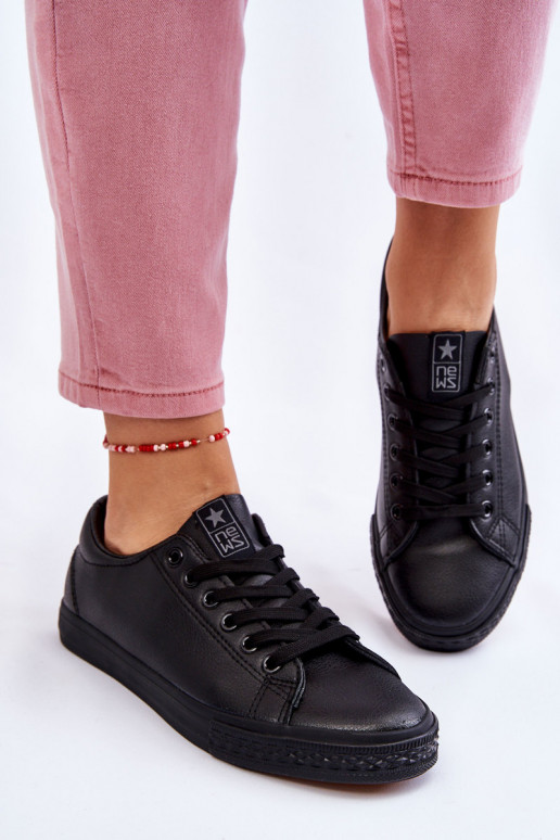 avec des brides Chaussures décontractées modèle classique de couleur noire Misima