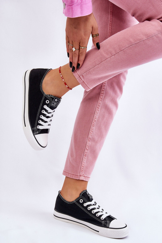 Chaussures de loisirs modèle classique de couleur noire avec semelles blanches Ecoma