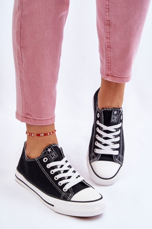 Klassiek model vrijetijdsschoenen in de kleur zwart met witte zool Ecoma