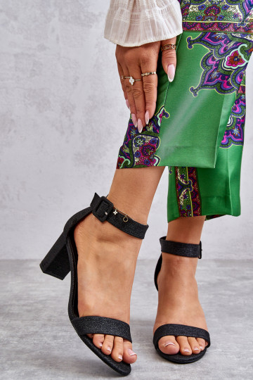 Glanzende sandalen met hakken in zwart Maxim