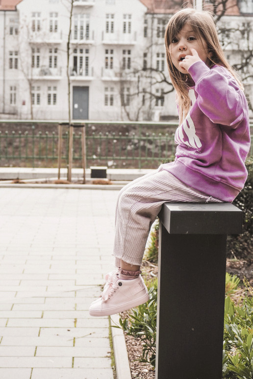 Klassiek model vrijetijdsschoenen voor kinderen met laars Big Star LL374003 roze kleur